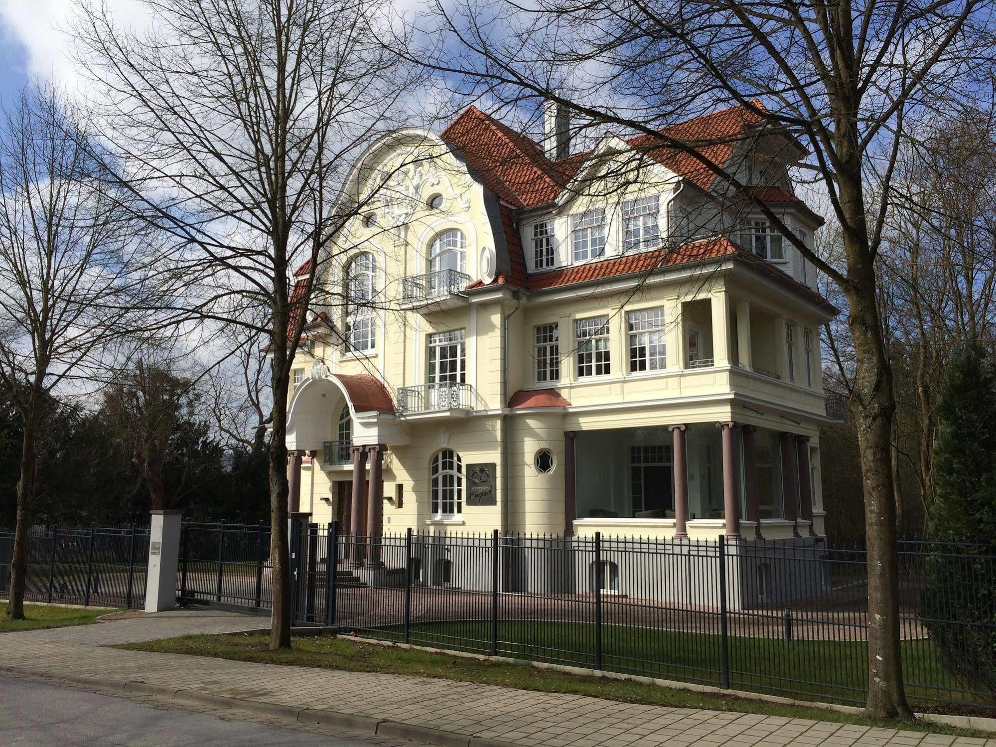Appartements Am Kurpark バート・ピルモント エクステリア 写真