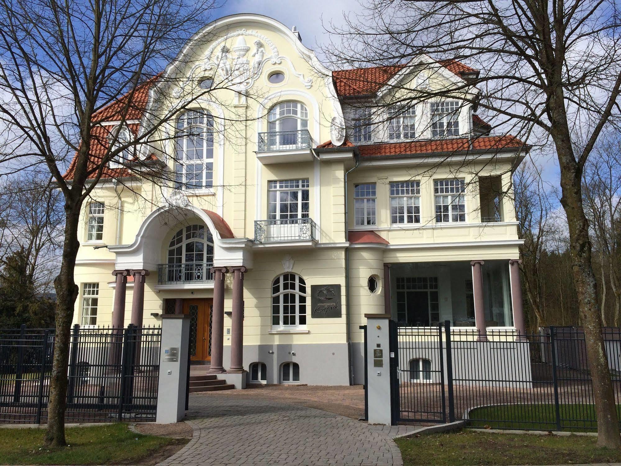 Appartements Am Kurpark バート・ピルモント エクステリア 写真